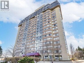 Building Photo - 880 Dundas St W