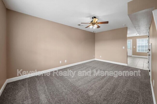 Foto del edificio - 2296-G McCormick Ln