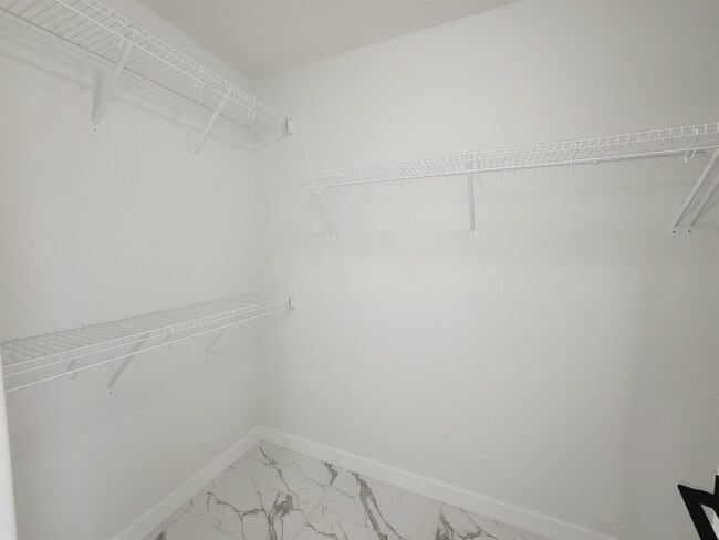 Building Photo - 911-174 174 St SW
