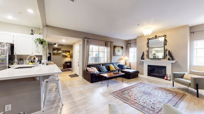 Foto del edificio - Fantastic 2 bed / 2 bath Condo in Huntingt...