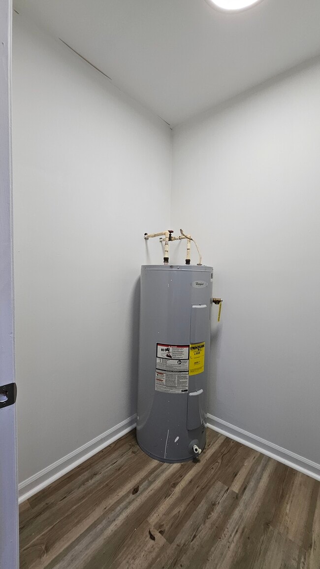 Building Photo - 5105 Bradley St NW