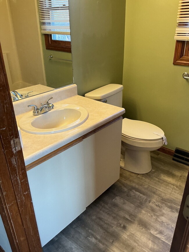 Foto del edificio - 3 bed 1/5 bath Townhome available