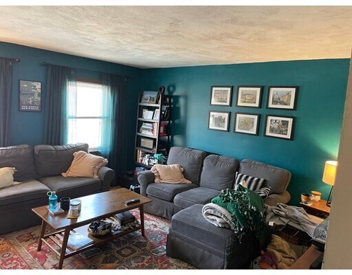 Foto principal - 150 Bunker Hill St
