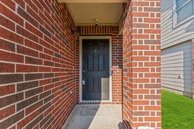 Building Photo - Stylish 3-Bedroom, 2-Bath in a Vibrant Spr...