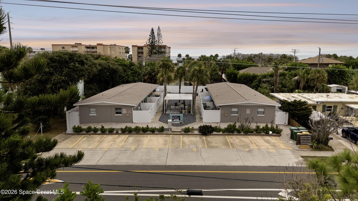 Building Photo - 1571 S Orlando Ave