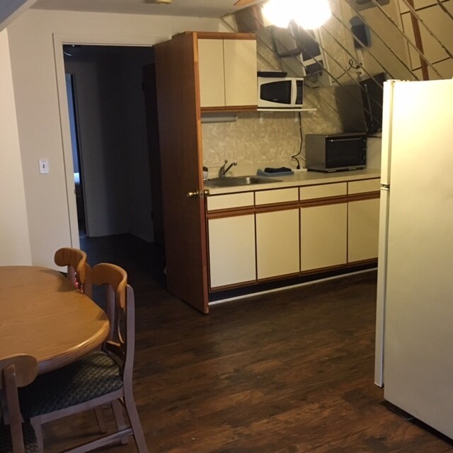 Cocina - 3161 Meadowbrook Blvd