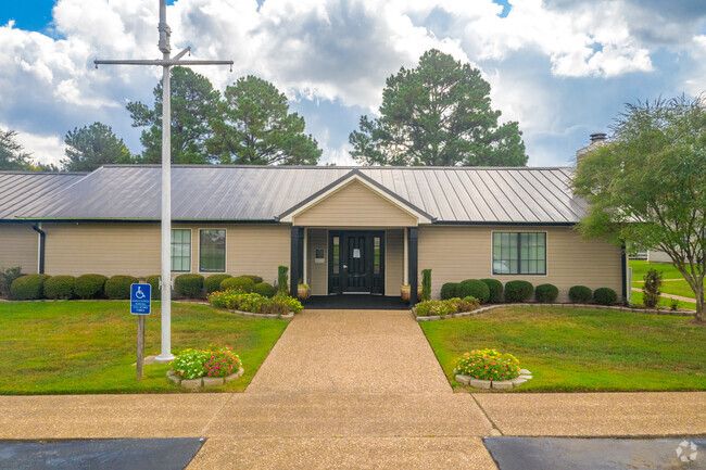 Leasing Office - Salem Village