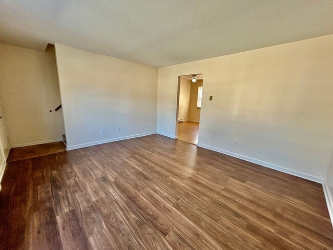 Building Photo - MAC190