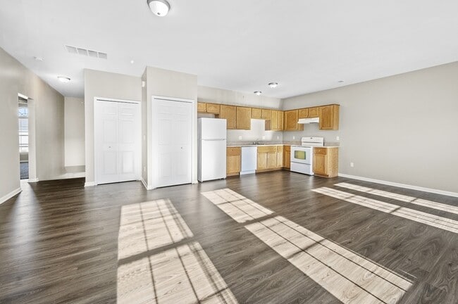 Building Photo - Towne Center Flats - 14100 Webster Dr.