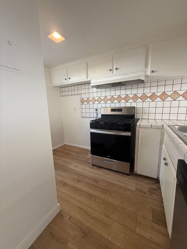 Building Photo - Seahorse 2582-2584