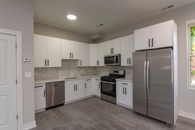 Building Photo - 3129 S Lituanica Ave