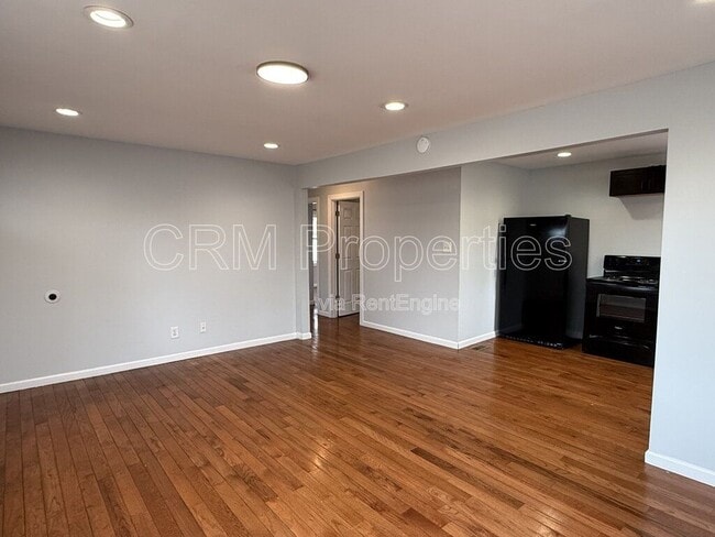 Building Photo - 1001 E Broadway St