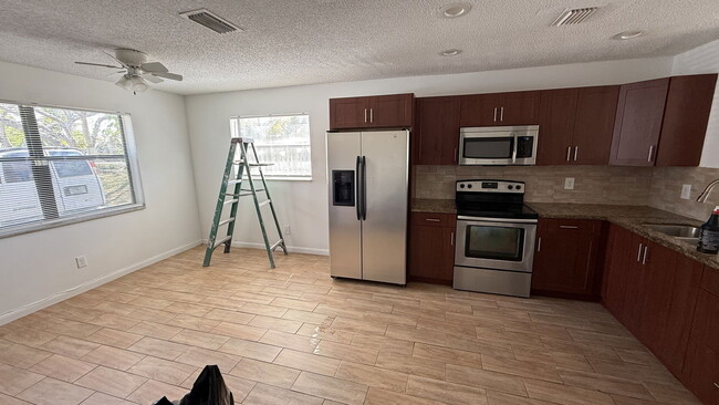 Foto del edificio - 3381 NW 75th Terrace