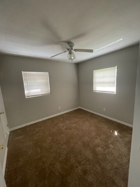 Foto del edificio - 3708 Lake Underhill Rd