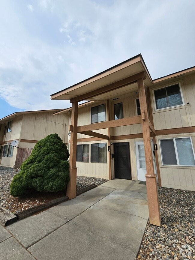 Building Photo - 146 Van Giesen St