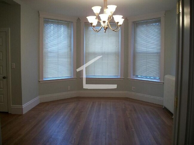 Foto del edificio - Impeccable Brookline 5-bed