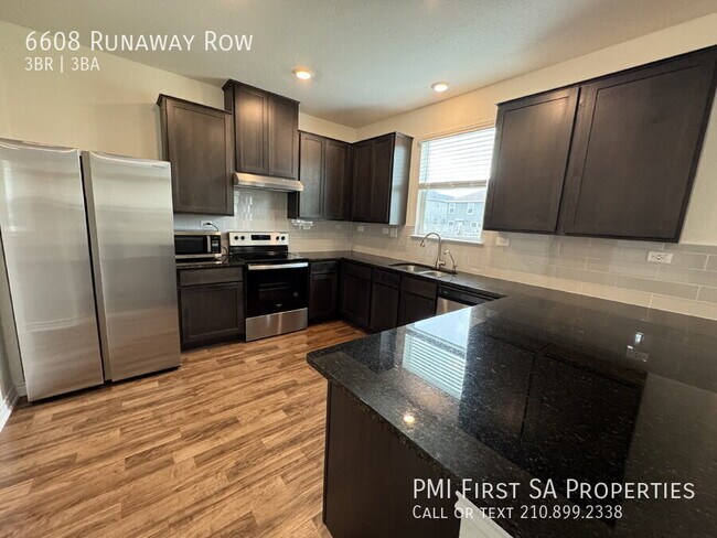 Foto del edificio - 6608 Runaway Row