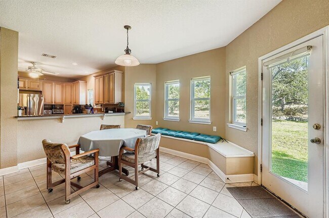 Foto del edificio - 900 Wayside Dr