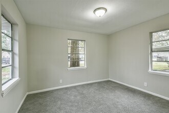 Building Photo - 500 Farrer St