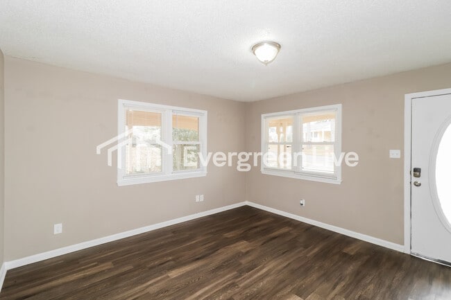 Building Photo - 4053 Chippewa Rd