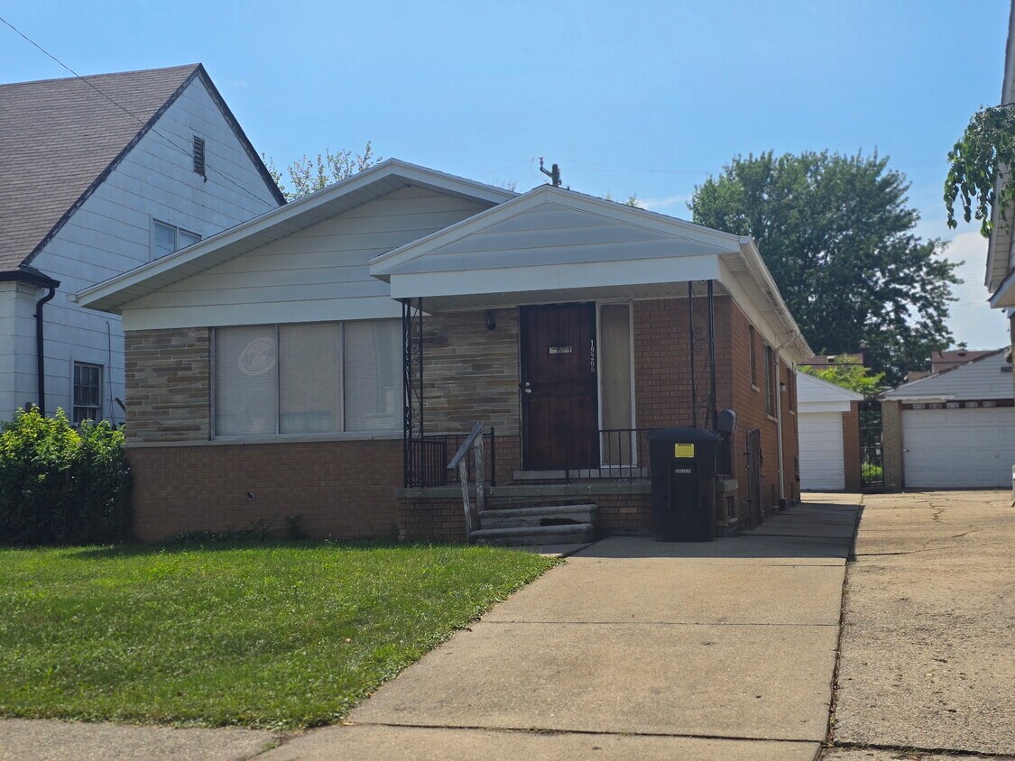 Foto principal - 19209 Reno St