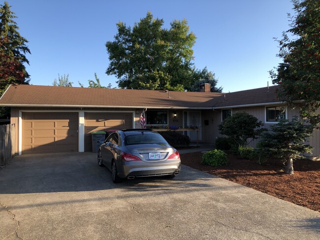Foto del edificio - 510 NW Baker Creek Rd