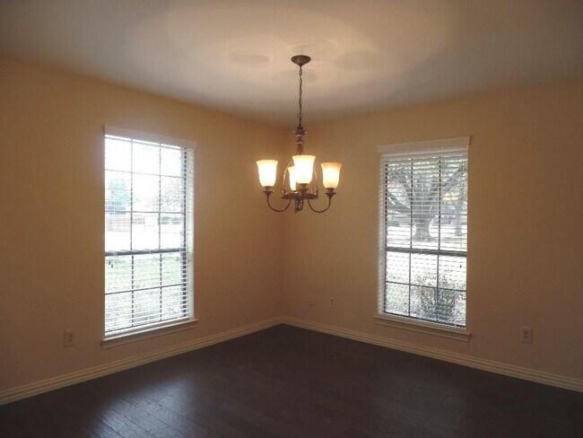 Building Photo - 4037 Leon Dr