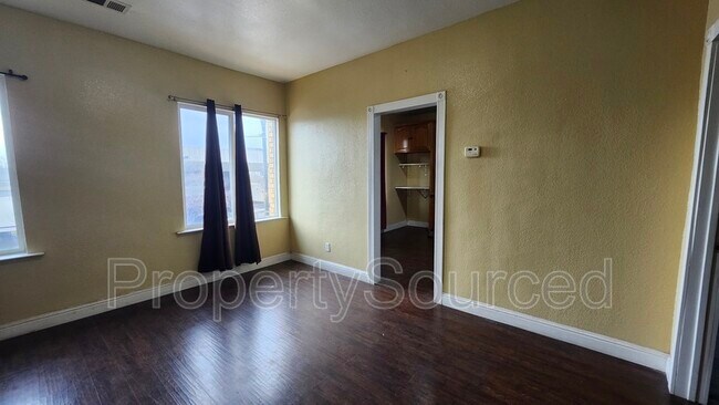 Foto del edificio - 139 W Yosemite Ave