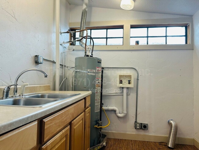 Foto del edificio - 604 NE San Rafael St