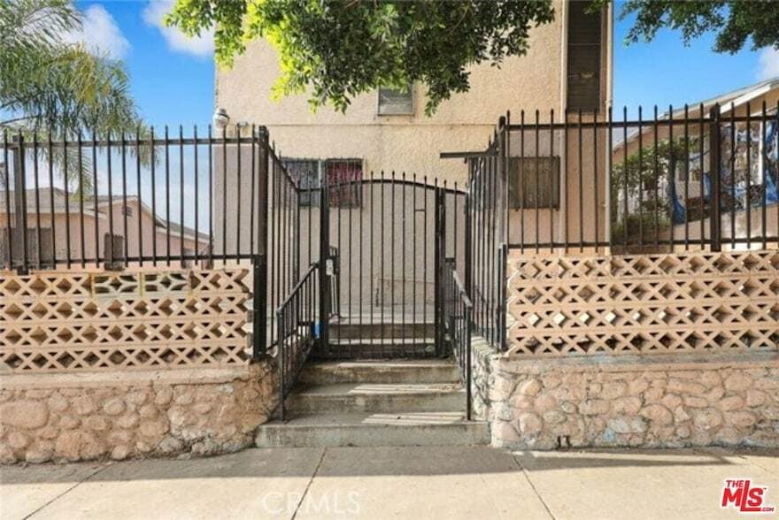 Foto principal - 959 S Soto St