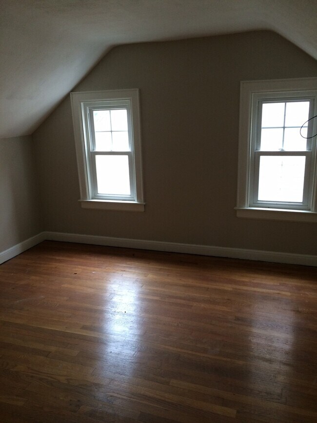 Foto del edificio - Spacious 4BR 2 Bath Cape in Great Location...