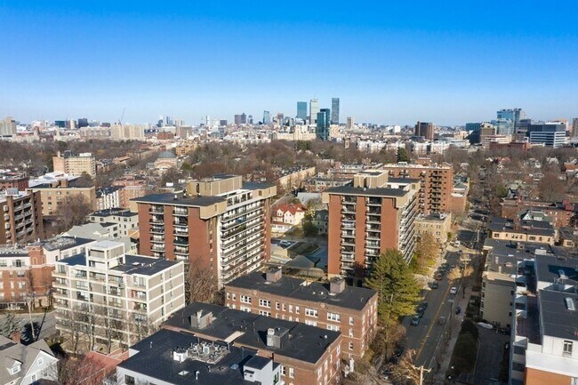 Foto del edificio - 60 Longwood Ave