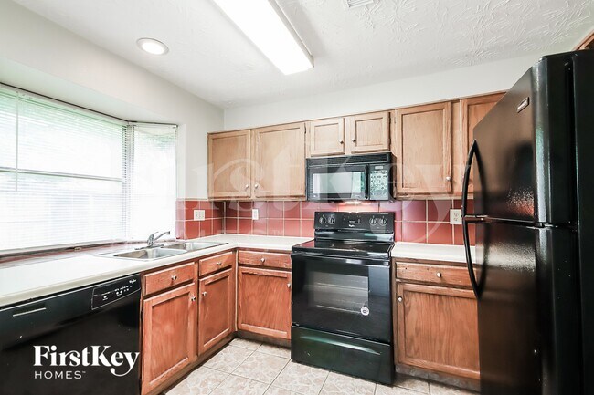 Foto del edificio - 4030 Meadowgold Ln