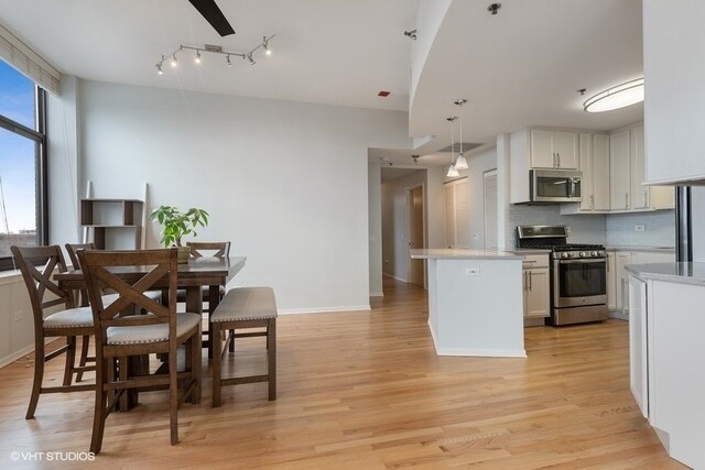 Foto del edificio - 1201 W Adams St