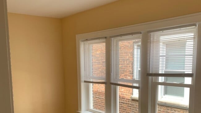 Foto del edificio - 7831 S Cornell Ave