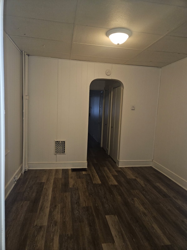 Building Photo - 1121 W Poplar St