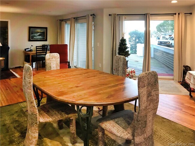 Dining Room - 70 Harbour Close