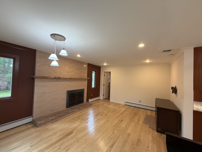 Building Photo - 600 Scraggy Hill Rd