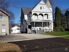 Building Photo - 13900-UP Kirtland St