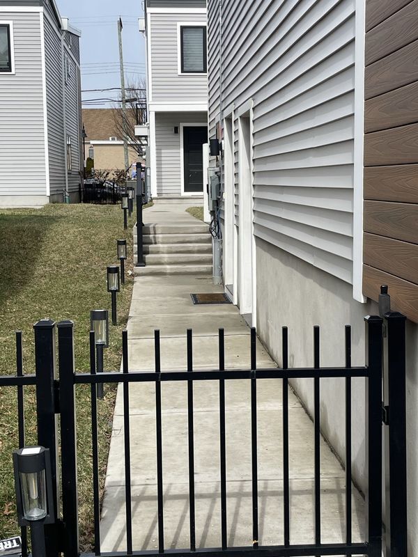 Building Photo - 1142 Springwood Ave