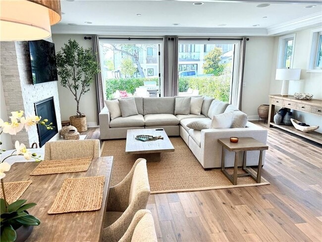 Building Photo - 512 Jasmine Ave