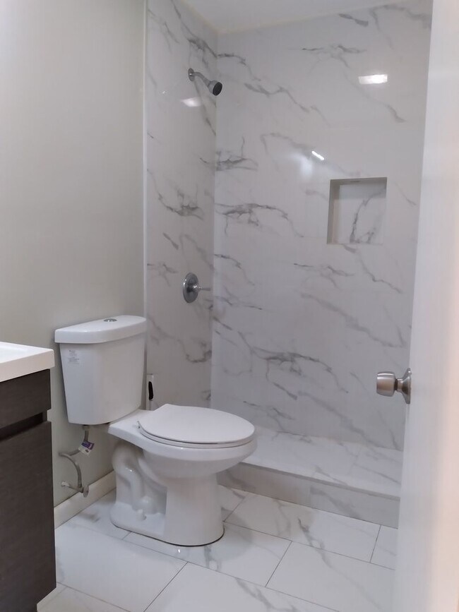 Building Photo - 5 Elberon Pl