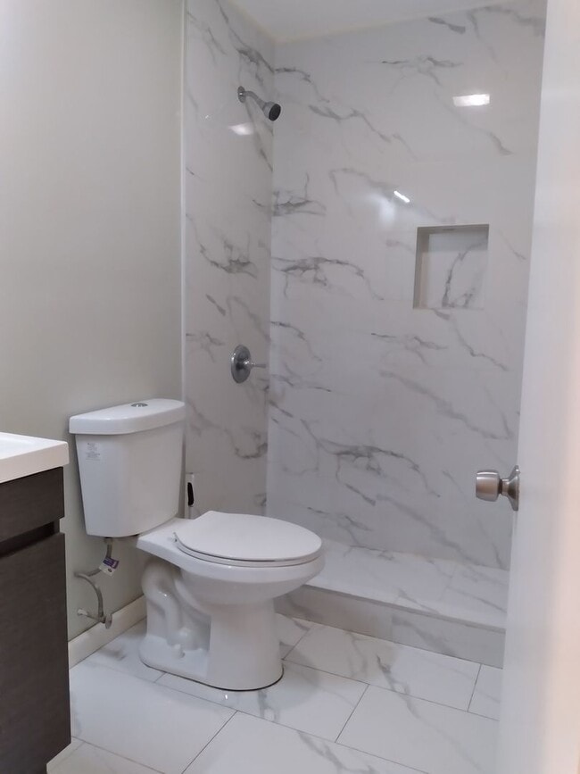 Building Photo - 5 Elberon Pl