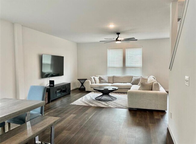 Building Photo - 256 Seven Pines