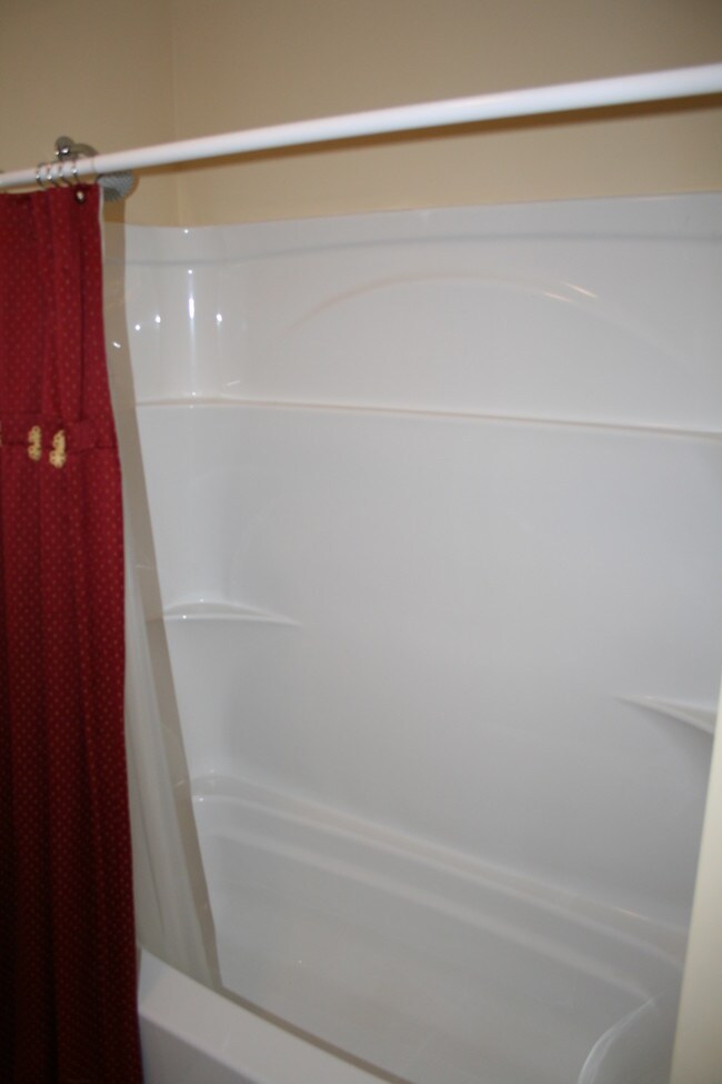 Ducha - 1230 Montrose Ave