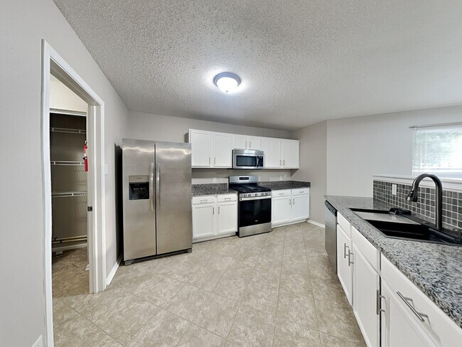 Foto del edificio - 8147 Retreat Ln