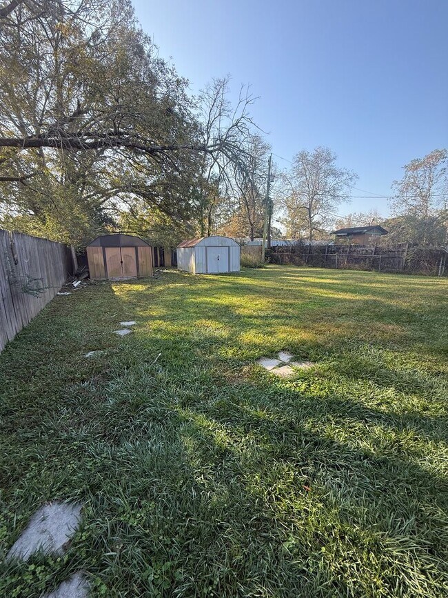 Building Photo - 3BD 1.5BA Single Home in Stevendale Heights Subdivision