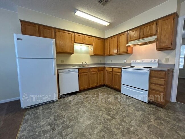 Building Photo - 1015 W 14-3