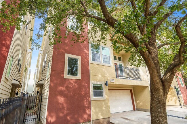 Foto del edificio - 1033 W 23rd St