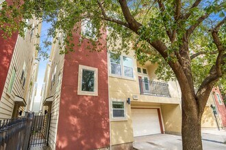 Building Photo - 1033 W 23rd St